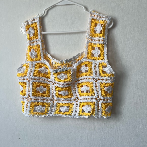 Julia Women's Crochet Yellow and White Crop Tank Size Large New with Tags. - Picture 3 of 4